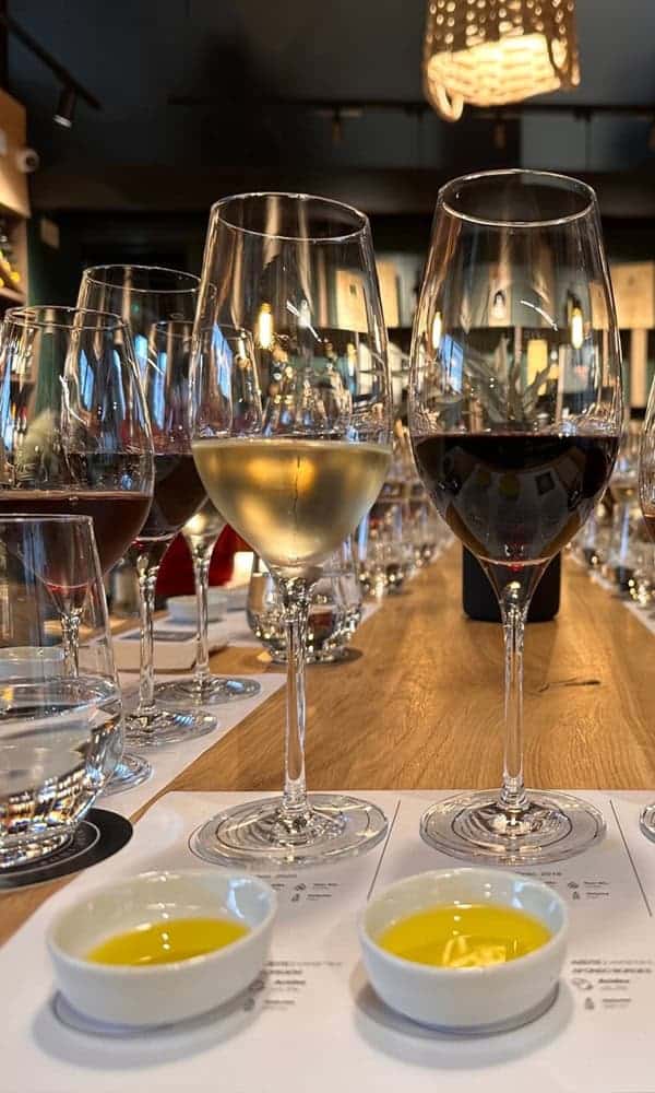 Vino giordano servito durante una degustazione